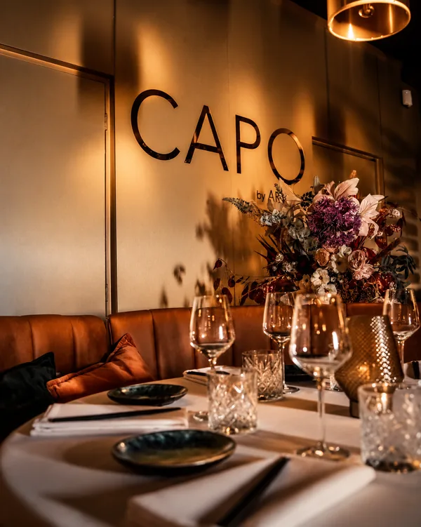 Restaurant CAPO by Akihito met gedekte tafel