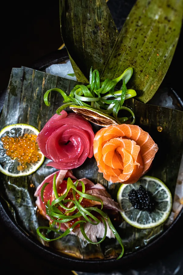 Sashimi-schaal met gedroogde citrus
